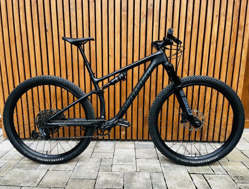 Specialized Epic Evo Comp Karbon 29” 2022 - ROCKSHOX SID 120mm - 4-pist brzdy-Teleskop - 11,7Kg
