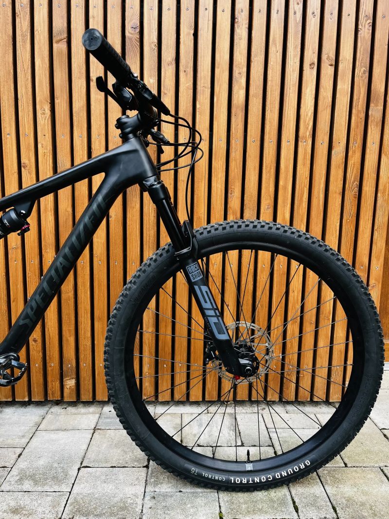 Specialized Epic Evo Comp Karbon 29” 2022 - ROCKSHOX SID 120mm - 4-pist brzdy-Teleskop - 11,7Kg