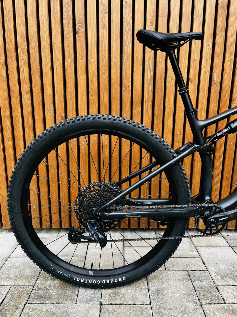 Specialized Epic Evo Comp Karbon 29” 2022 - ROCKSHOX SID 120mm - 4-pist brzdy-Teleskop - 11,7Kg