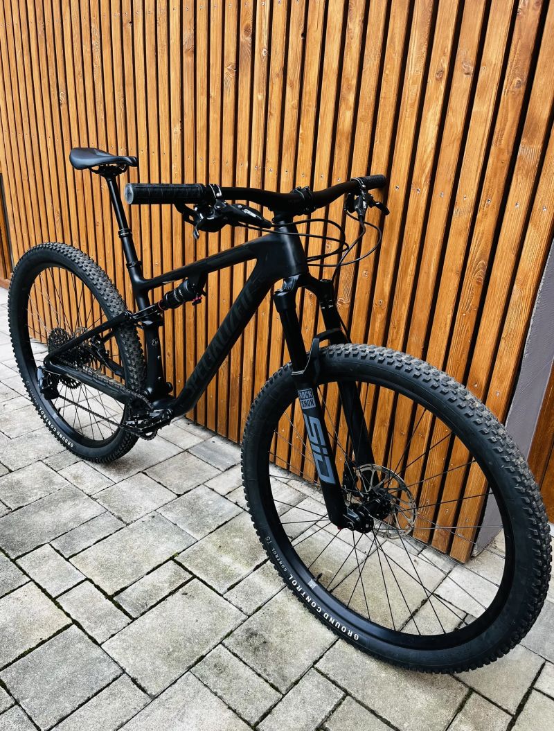 Specialized Epic Evo Comp Karbon 29” 2022 - ROCKSHOX SID 120mm - 4-pist brzdy-Teleskop - 11,7Kg