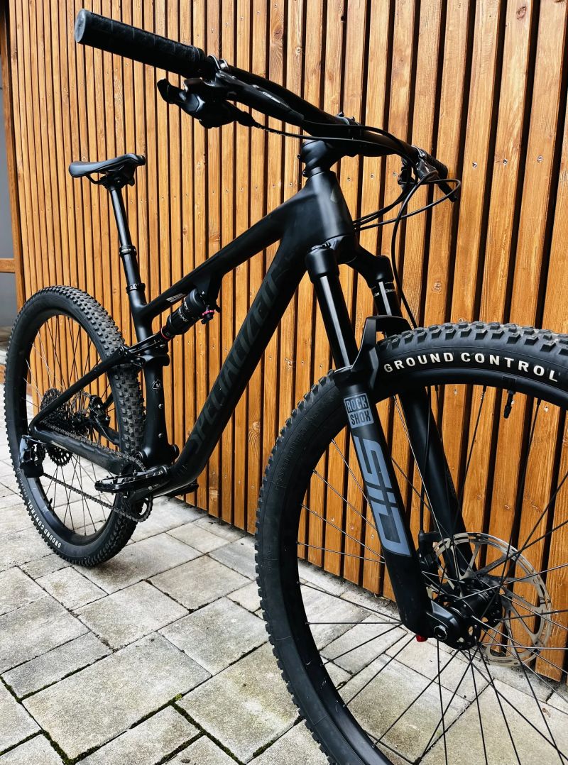Specialized Epic Evo Comp Karbon 29” 2022 - ROCKSHOX SID 120mm - 4-pist brzdy-Teleskop - 11,7Kg