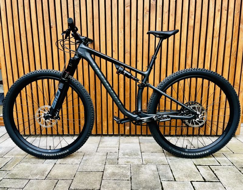 Specialized Epic Evo Comp Karbon 29” 2022 - ROCKSHOX SID 120mm - 4-pist brzdy-Teleskop - 11,7Kg