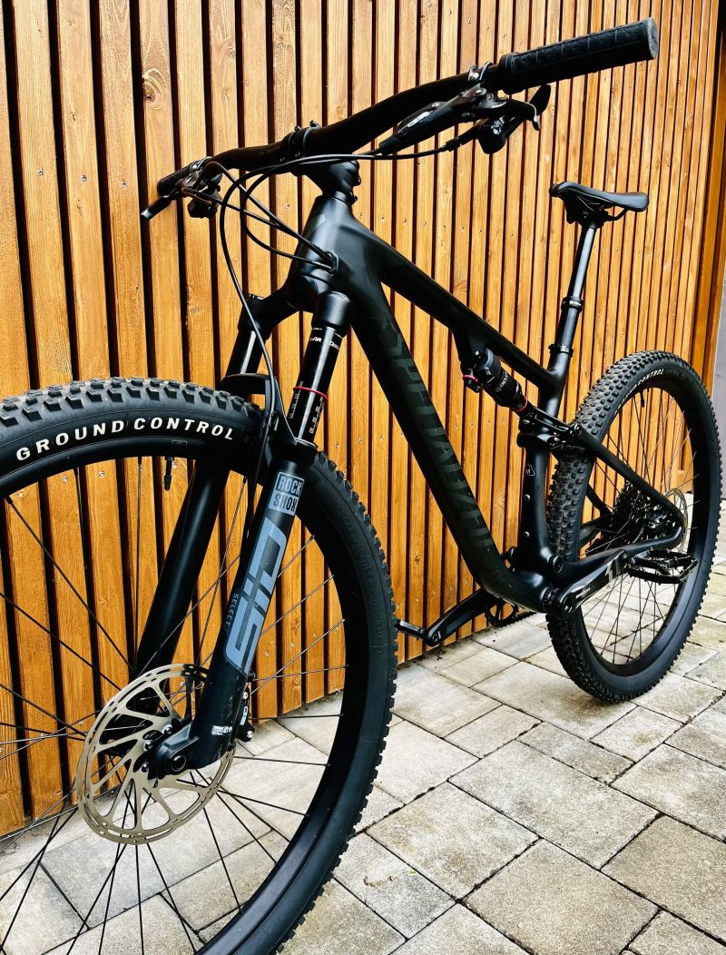 Specialized Epic Evo Comp Karbon 29” 2022 - ROCKSHOX SID 120mm - 4-pist brzdy-Teleskop - 11,7Kg