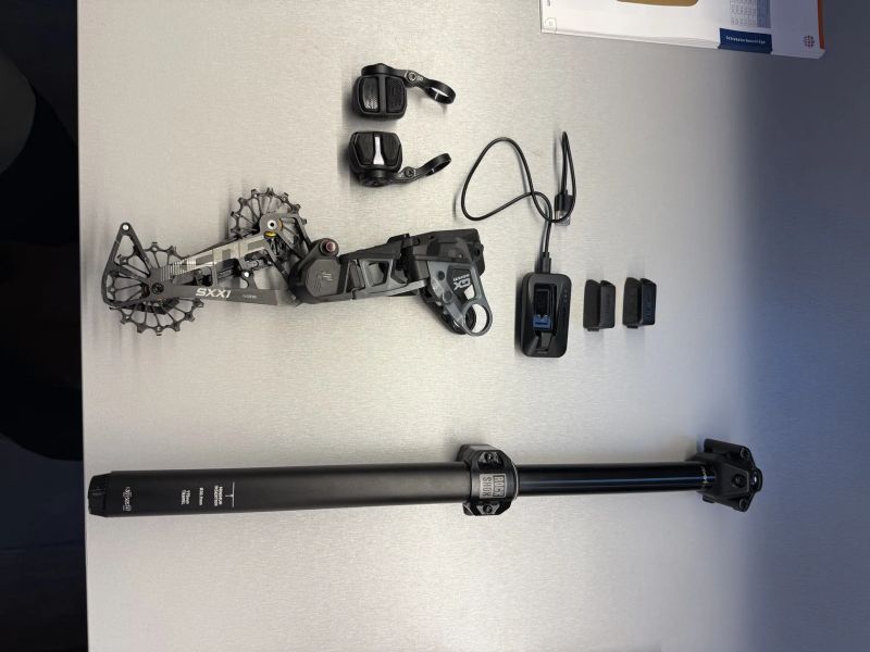 Rockshox reverb AXS + Sram GX AXS Eagle t-type + POD AXS