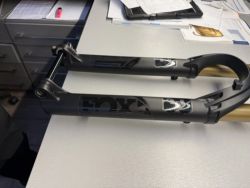 Fox 38 Factory Kashima 180mm, GRIP2 ,neřezaný sloupek
