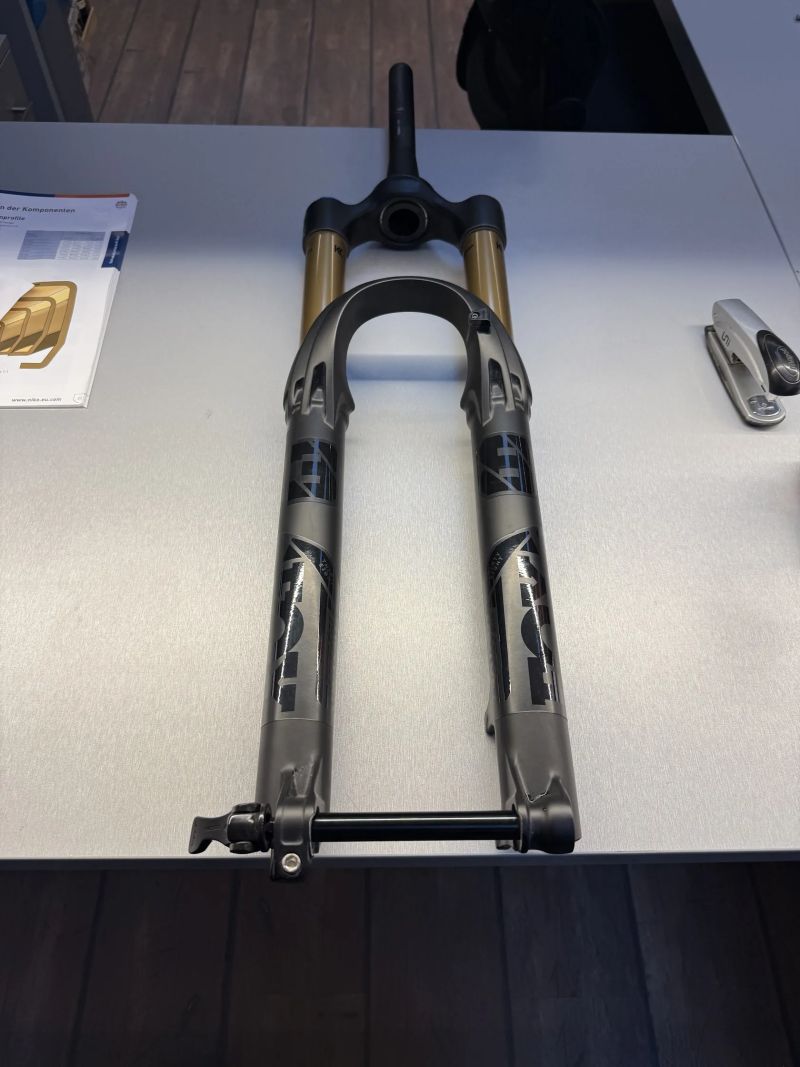 Fox 38 Factory Kashima 180mm, GRIP2 ,neřezaný sloupek