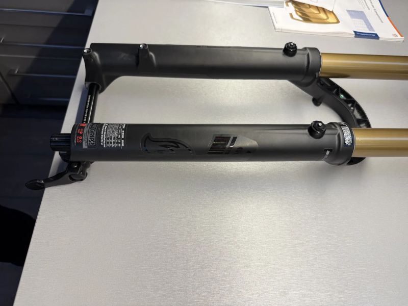 Fox 38 Factory Kashima 180mm, GRIP2 ,neřezaný sloupek