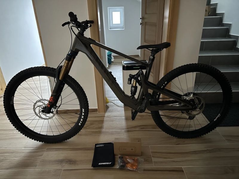zánovní Ghost Path Riot Full Party, velikost L, model 2024, pouze 39,3 km