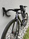 Colnago C64 DISC, SRAM FORCE AXS 2x12, páky SRAM RED, wattmetr Quarq