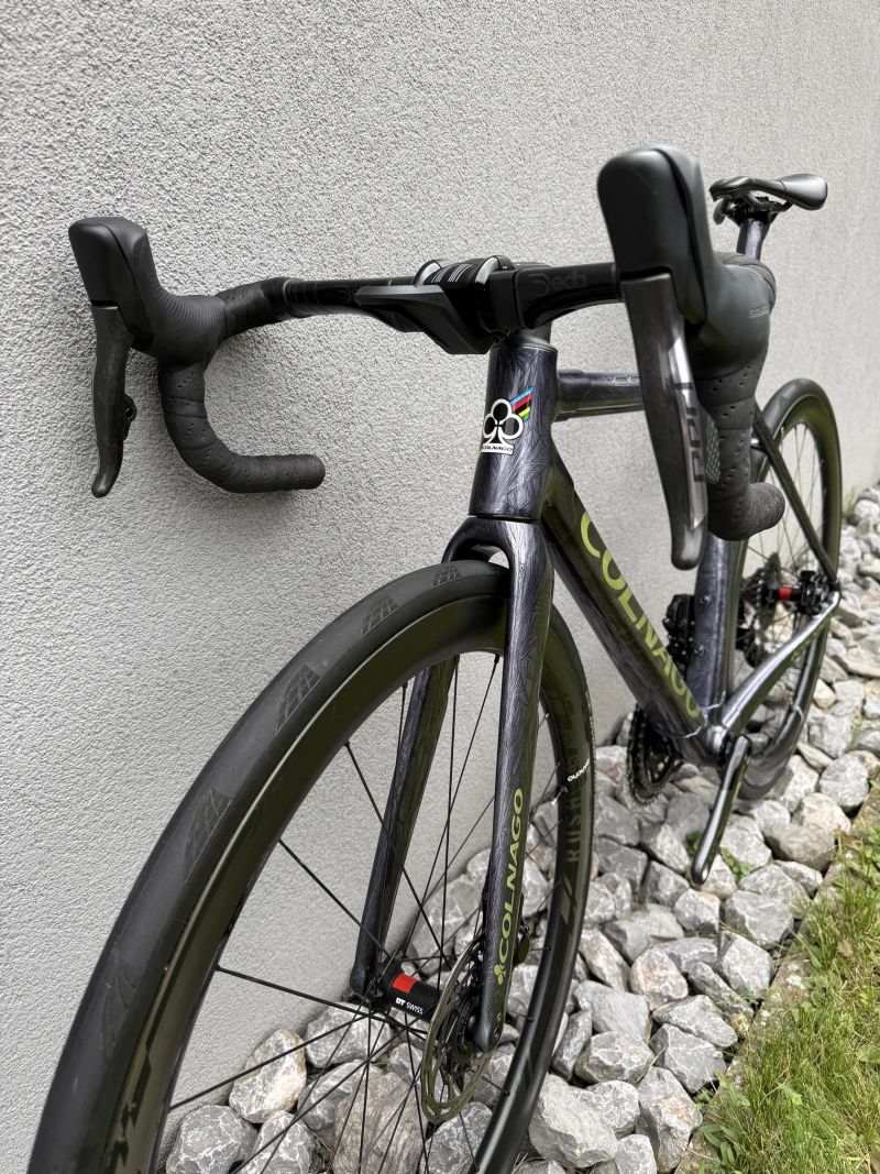 Colnago C64 DISC, SRAM FORCE AXS 2x12, páky SRAM RED, wattmetr Quarq