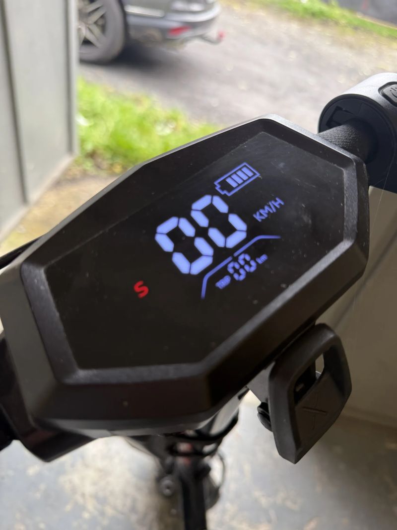 Elektrická koloběžka Red Bull TURBO