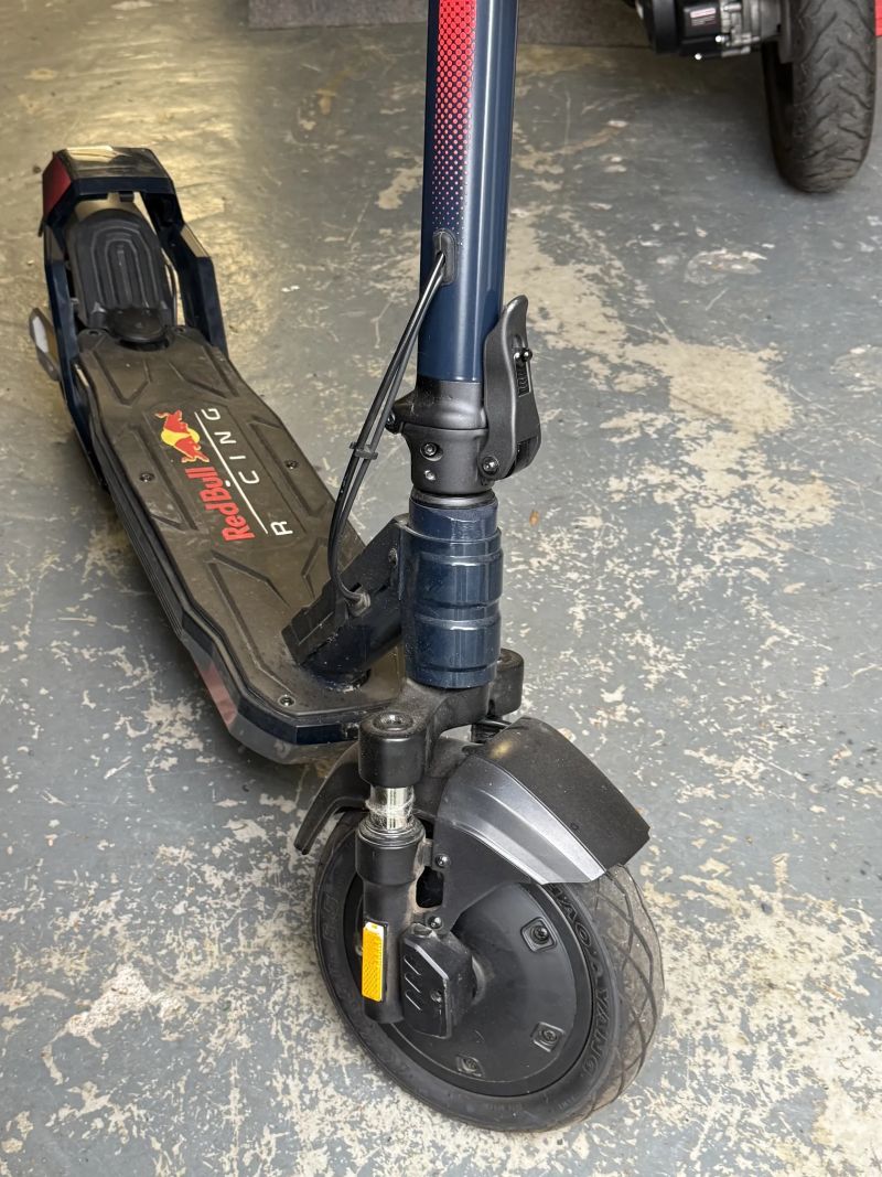 Elektrická koloběžka Red Bull TURBO