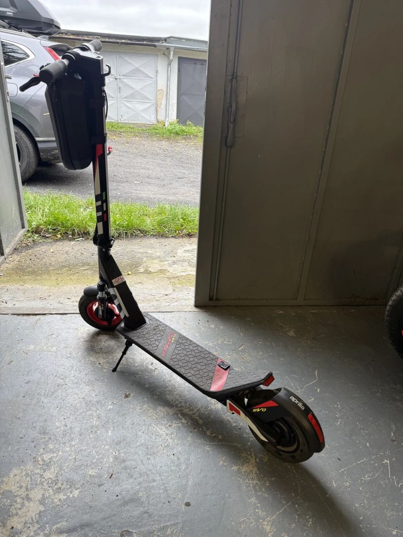 Elektrická koloběžka Aprilia eSR2 EVO