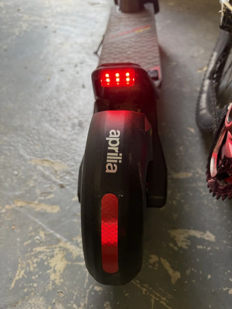 Elektrická koloběžka Aprilia eSR2 EVO
