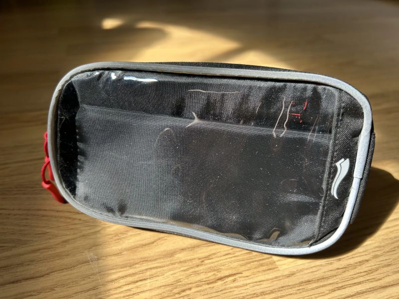 Držák na mobil 2x, Brašna, Pumpička na vidlici | Prodám příslušenství na kolo 