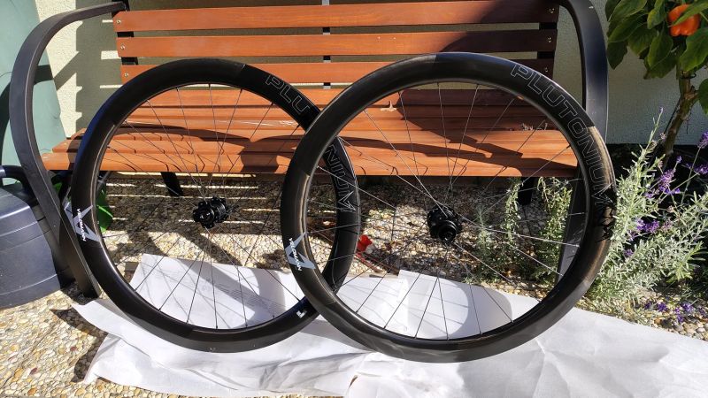 Nová Karbonová silniční 50mm kola nový model Bianchi Velomann Plutonium 50 TLR ořech Shimano