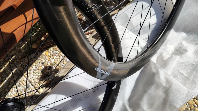 Nová Karbonová silniční 50mm kola nový model Bianchi Velomann Plutonium 50 TLR ořech Shimano
