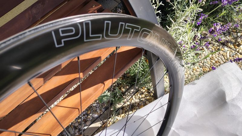Nová Karbonová silniční 50mm kola nový model Bianchi Velomann Plutonium 50 TLR ořech Shimano