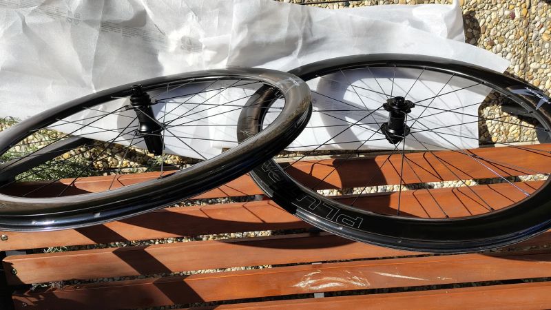 Nová Karbonová silniční 50mm kola nový model Bianchi Velomann Plutonium 50 TLR ořech Shimano
