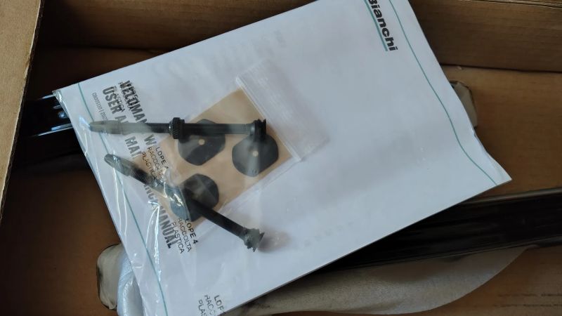 Nová Karbonová silniční 50mm kola nový model Bianchi Velomann Plutonium 50 TLR ořech Shimano