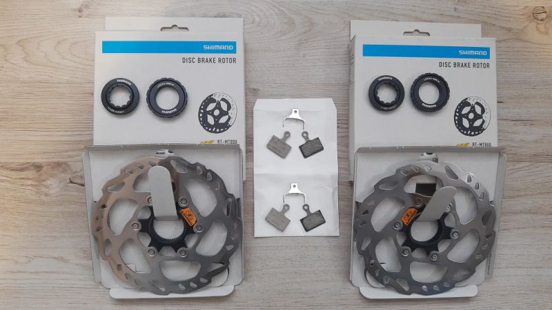 Kotouče SHIMANO SLX/105 SM-RT70 Center Lock 160 mm + desky SHIMANO K05S-RX organické