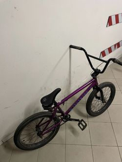 Bmx wethepeople fialova