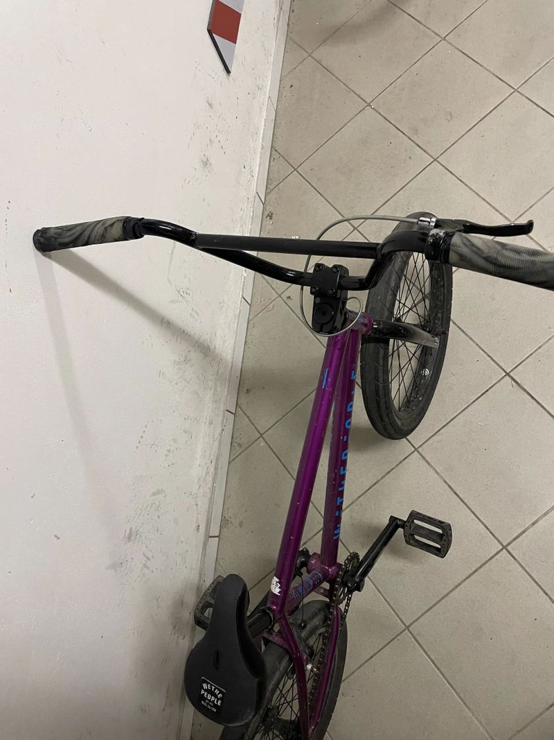 Bmx wethepeople fialova