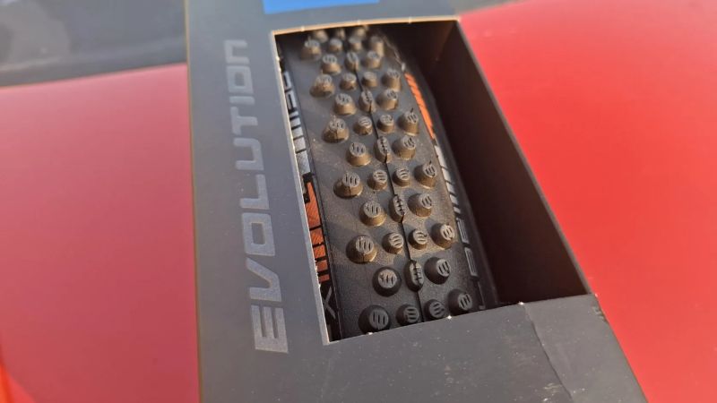 Nový cyklokrosový plášť SCHWALBE X-ONE BITE 28x1.3, k dispozici 3ks - sleva