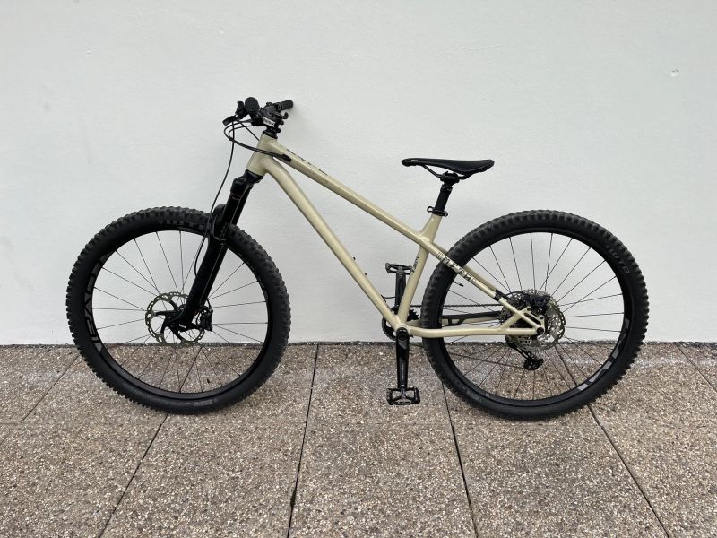 Commencal Meta HT AM model 2021