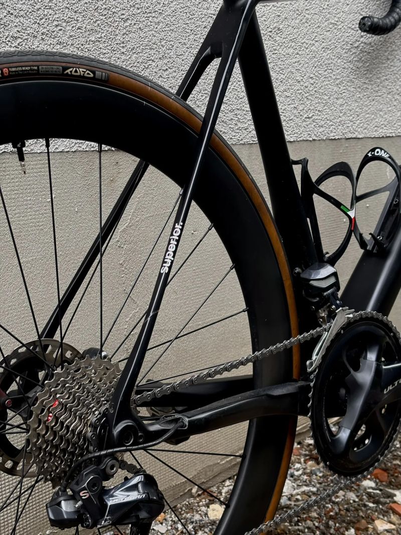 Superior X-Road L (Ultegra Di2, DT240)