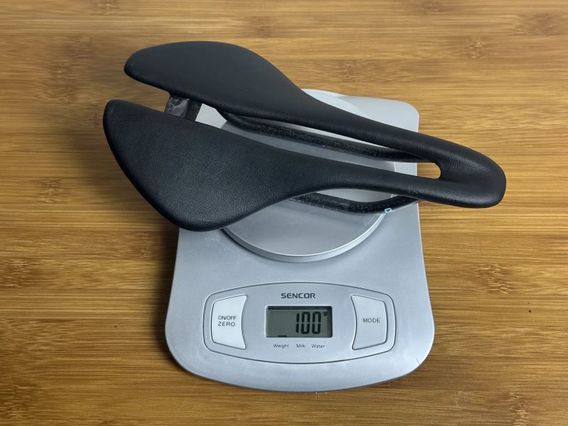 Karbonové sedlo Ryet (100g!)
