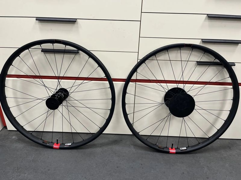 Santa cruz reserve hd30 Carbon / industry nine 29 “ 