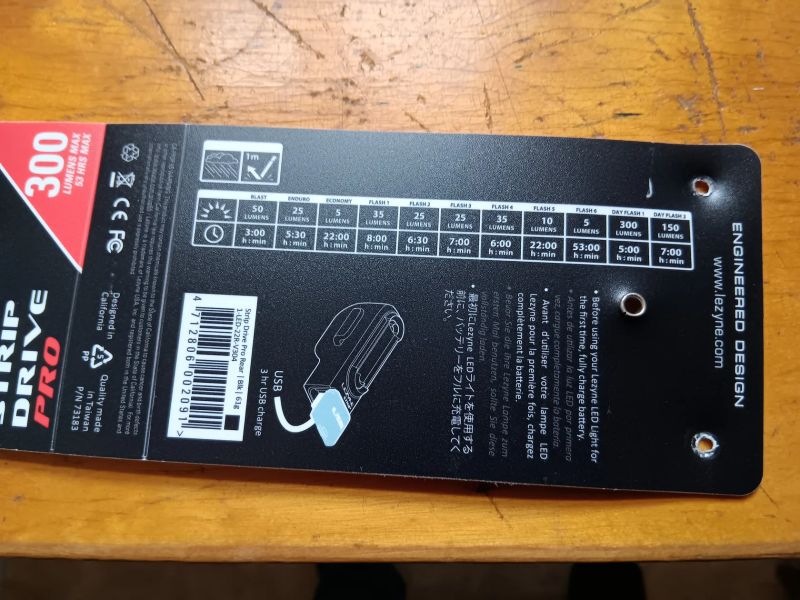 Zadní svítilna Lezyne Strip Pro 300