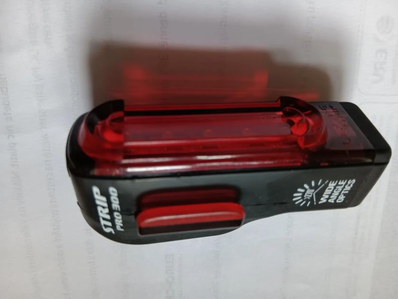 Zadní svítilna Lezyne Strip Pro 300
