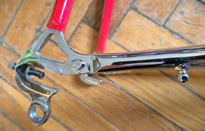Olmo 50 Anniversary (55/57 cm) - jako nový 