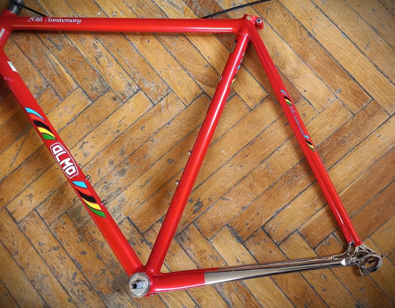 Olmo 50 Anniversary (55/57 cm) - jako nový 