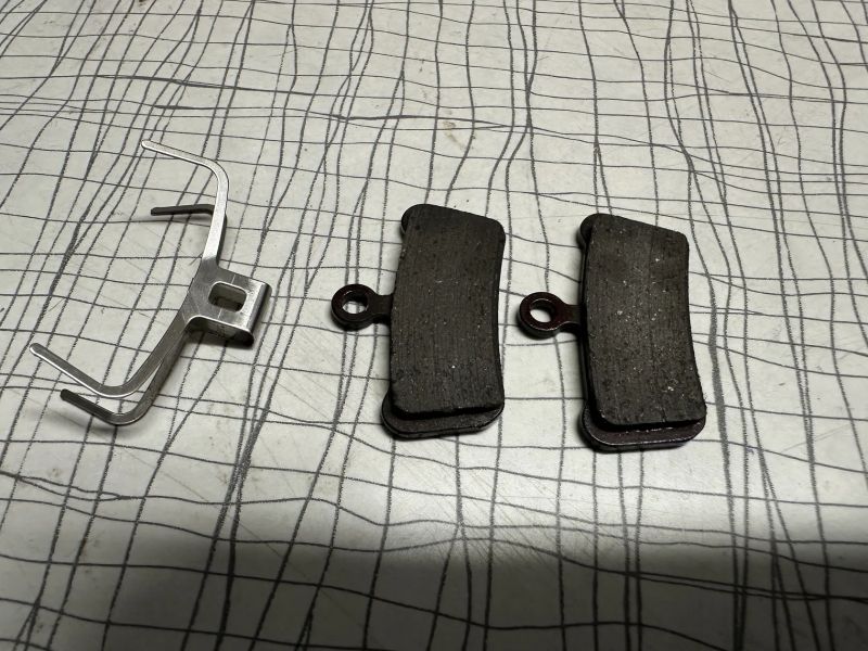 Brzdy SRAM GUIDE T, čtyřpístkové, zánovní