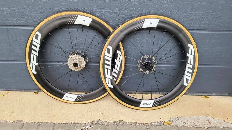 Zapletené silniční kola FFWD F6D disc DT 240