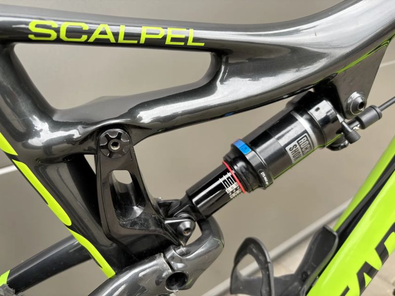 Cannondale SCALPEL LEFTY řazení SHIMANO XTR DI2 a brzdy SRAM XX1