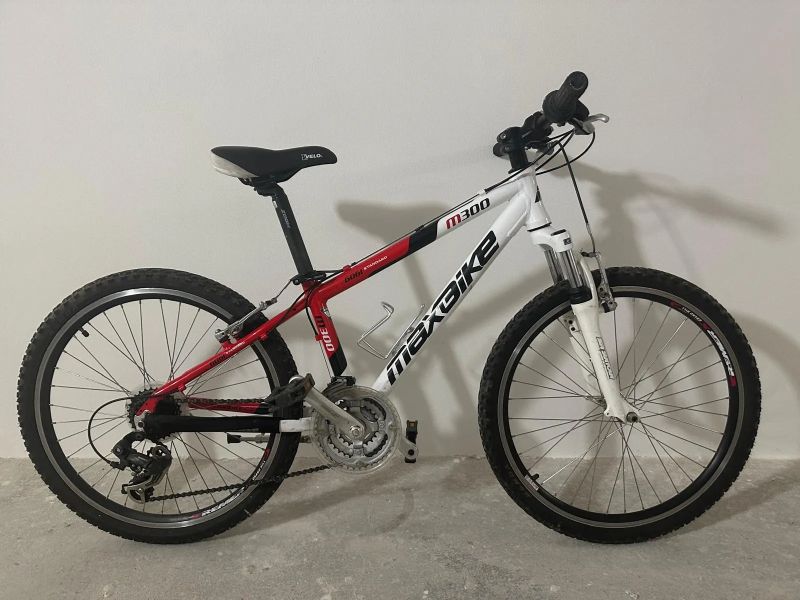 Dětské horské kolo Maxbike M300 – rám 13", kola 24", 21 rychlostí, Shimano výbava