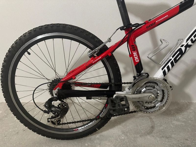 Dětské horské kolo Maxbike M300 – rám 13", kola 24", 21 rychlostí, Shimano výbava