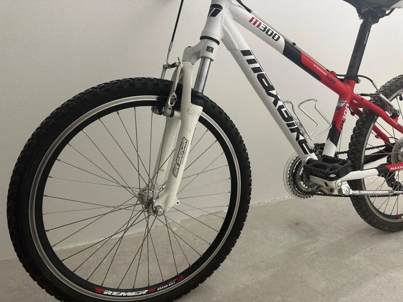 Dětské horské kolo Maxbike M300 – rám 13", kola 24", 21 rychlostí, Shimano výbava