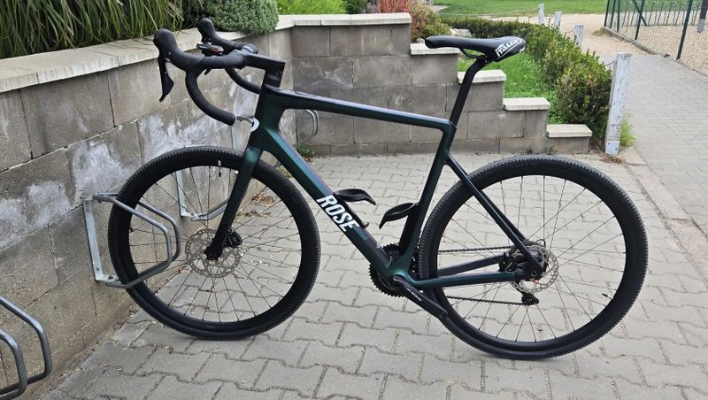 Gravel/silniční elektrokolo Rose Reveal Plus - vel. L, 2x pláště, GPS tachometr
