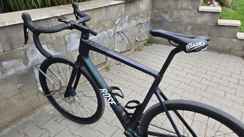 Gravel/silniční elektrokolo Rose Reveal Plus - vel. L, 2x pláště, GPS tachometr