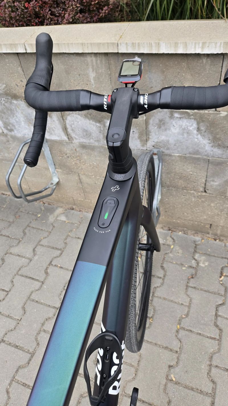 Gravel/silniční elektrokolo Rose Reveal Plus - vel. L, 2x pláště, GPS tachometr