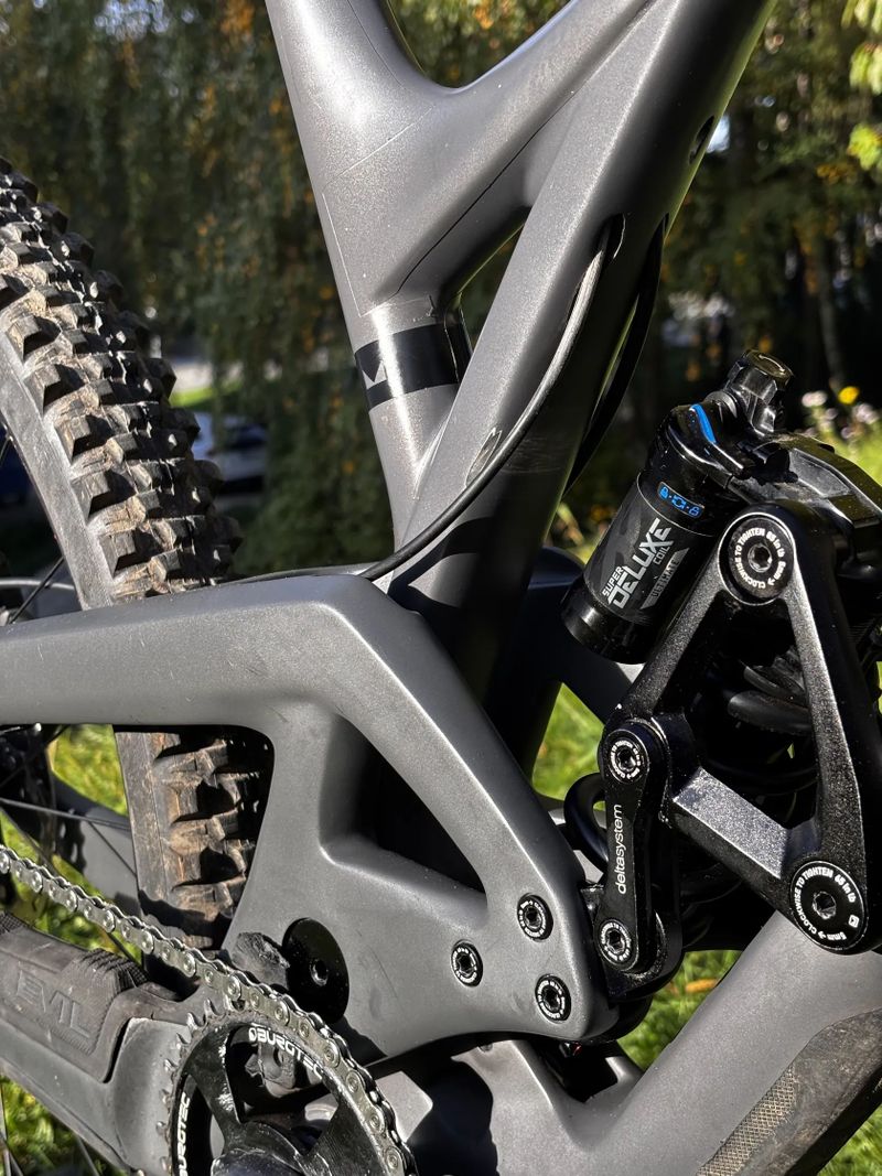 Na prodej: Evil Insurgent – špičkový enduro stroj připravený na cokoliv!