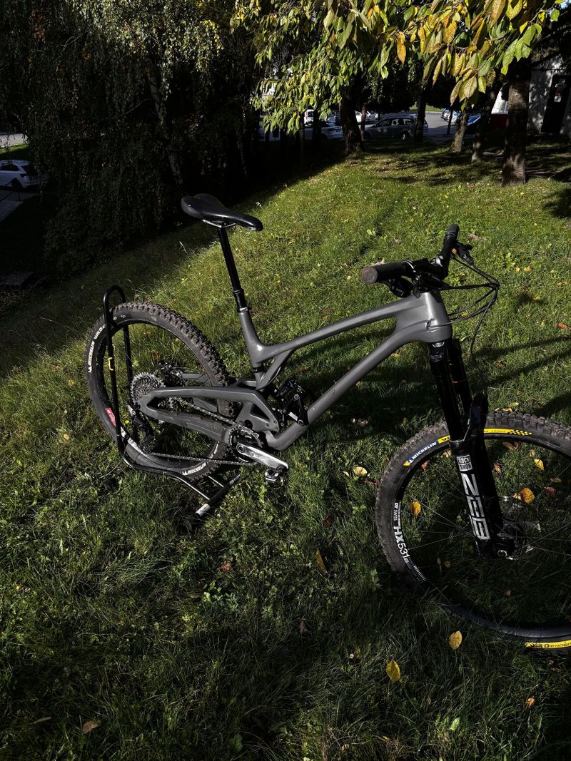 Na prodej: Evil Insurgent – špičkový enduro stroj připravený na cokoliv!