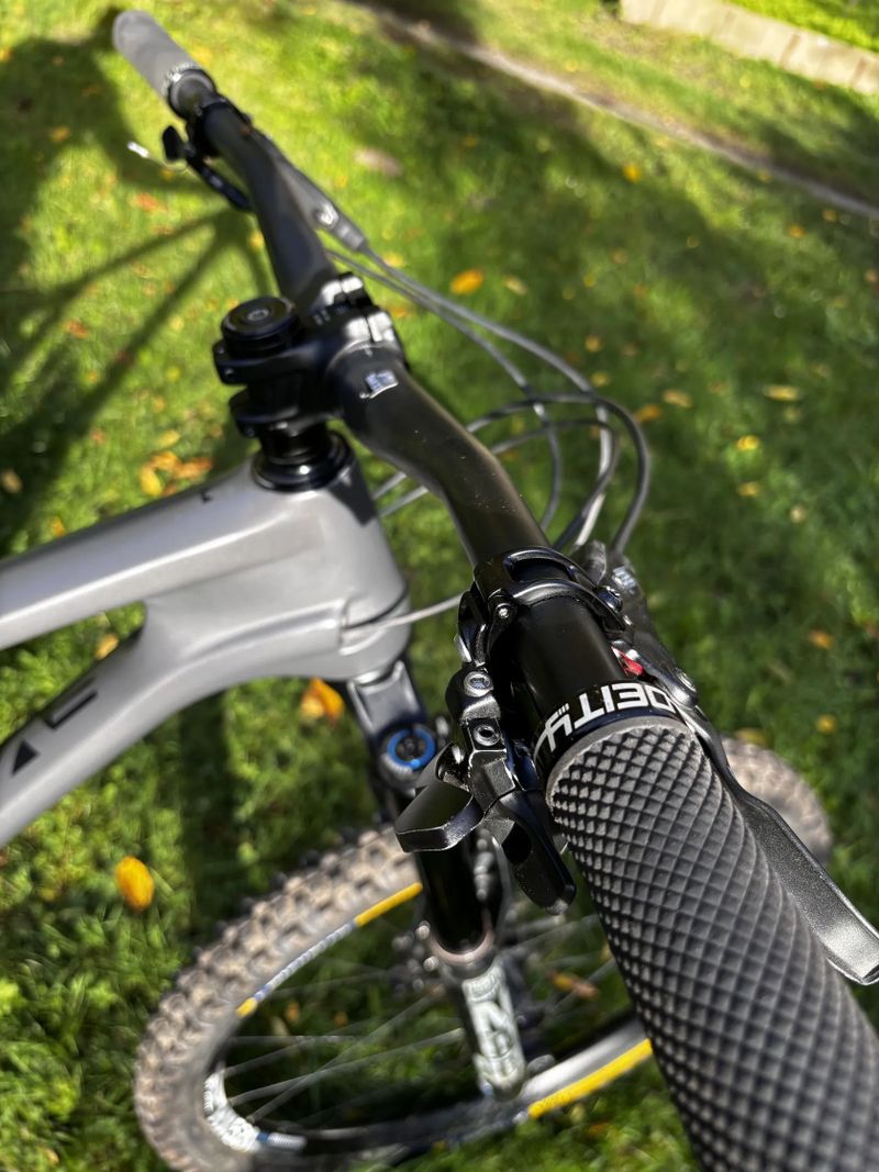 Na prodej: Evil Insurgent – špičkový enduro stroj připravený na cokoliv!