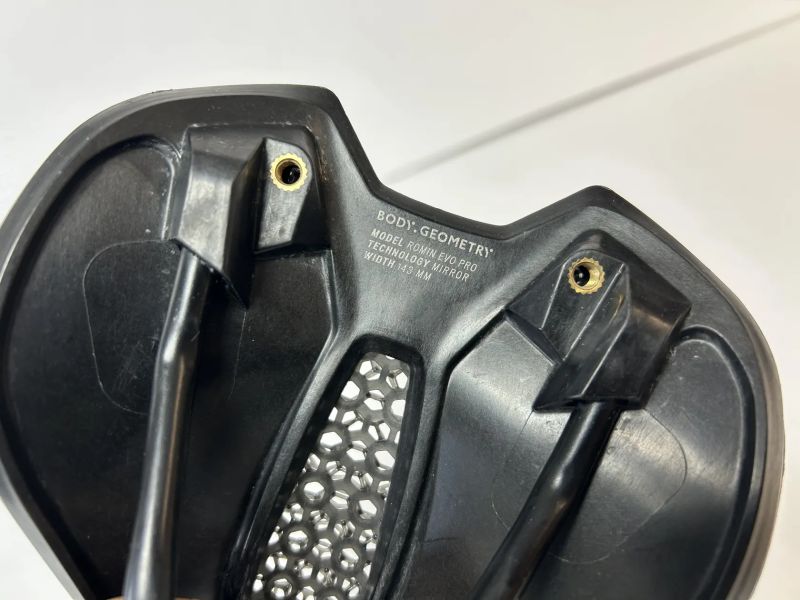 sedlo Specialized Romin Evo Pro Mirror, šířka 143 mm