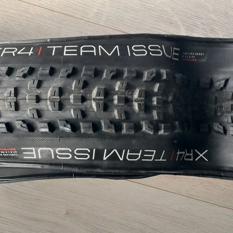 MTB Pláště Bontrager XR4 Team Issue TLR 27.5x2.6